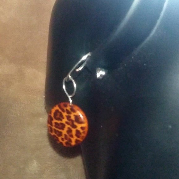 Leopards Print Earrings - Picture 5 of 5